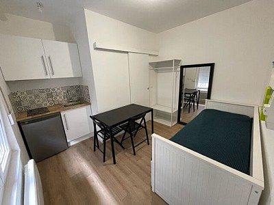 STUDIO A LOUER - LILLE - 10.7 m2 - 415€ charges comprises par mois