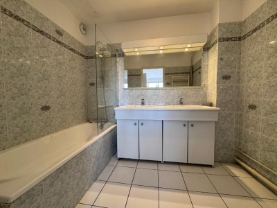 T2 au pied du Tram St Maur A VENDRE - LA MADELEINE - 59 m2 - 189900€